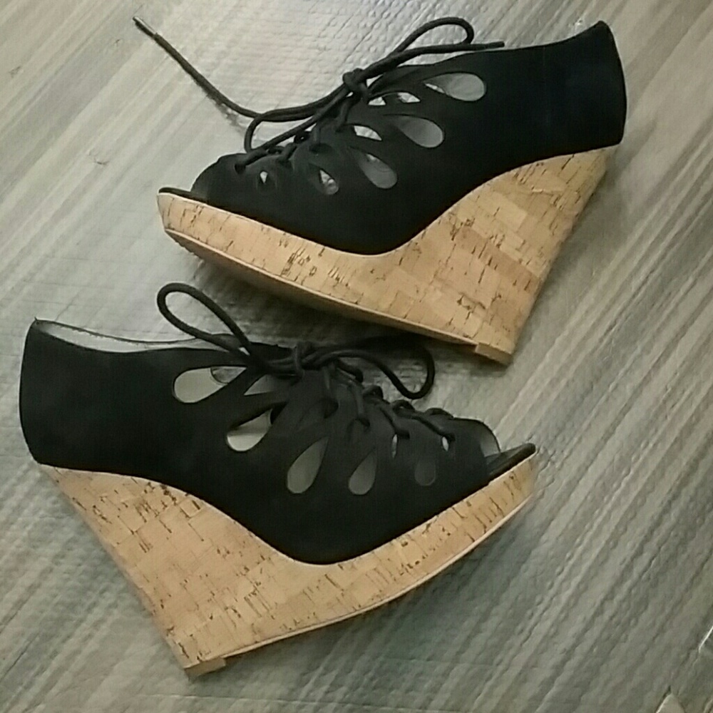 GENTLY  USED NORDSTROM  HINGE WEDGES